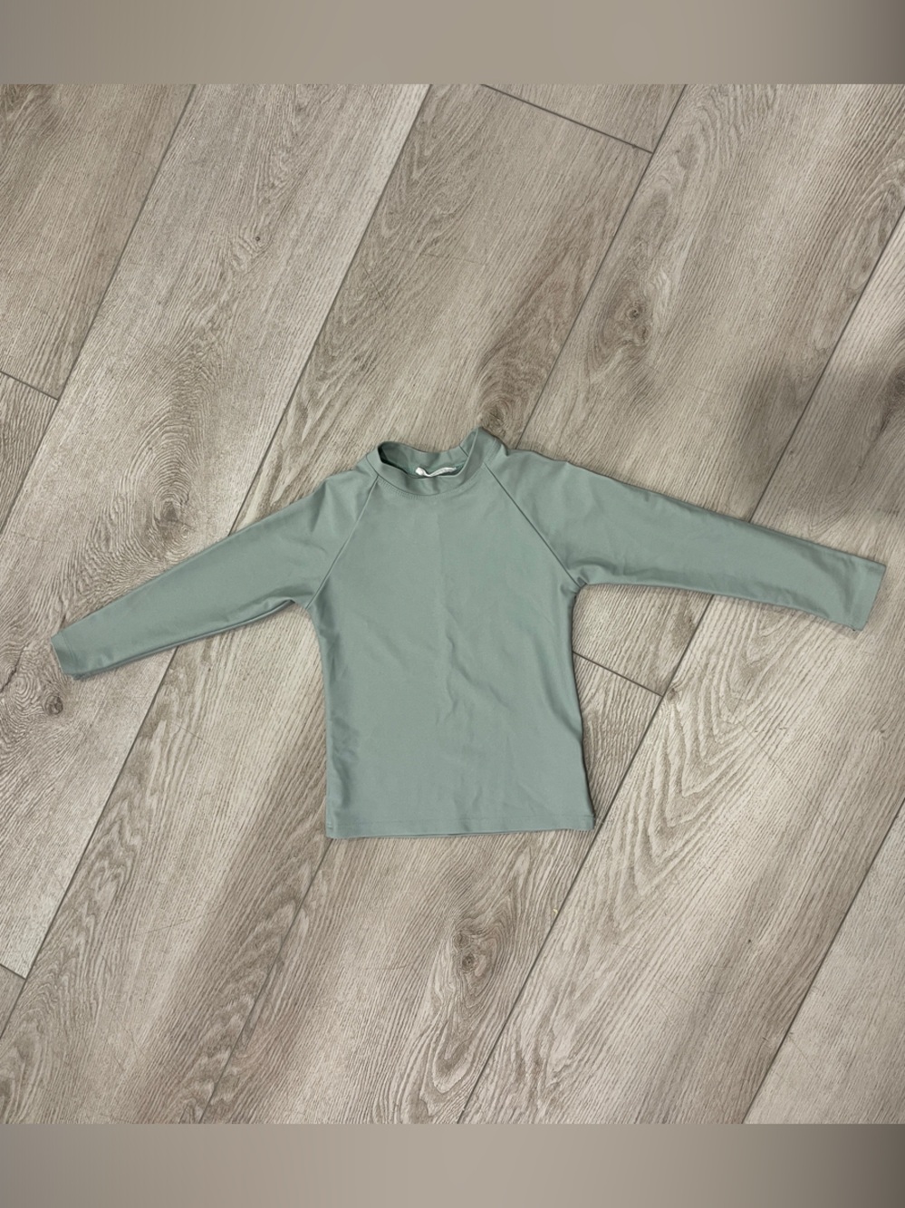Minnow unisex sage rashguard, size 3/4T GUC